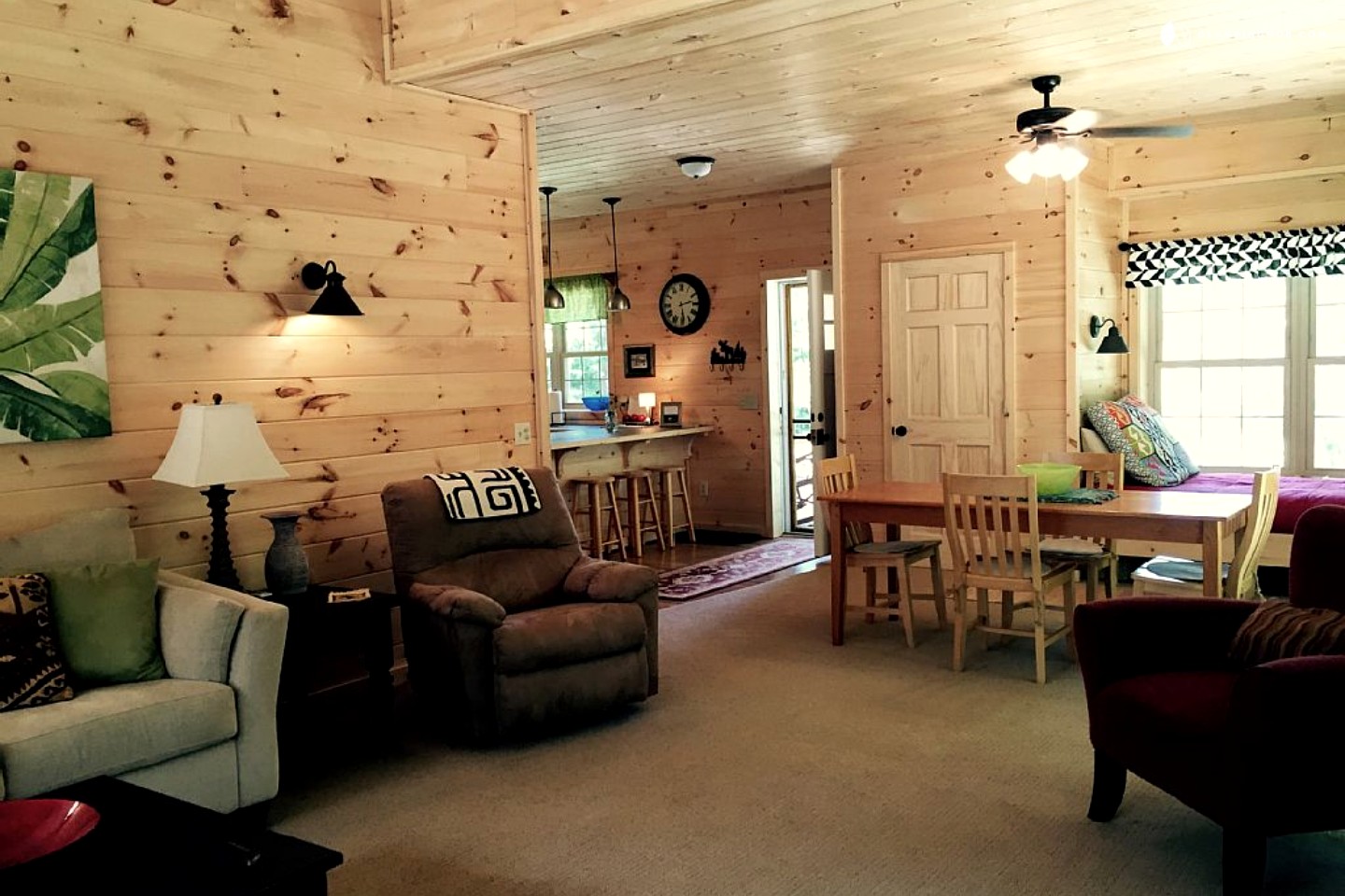 Naples, New York Hopaway Holiday Vacation and Leisure Services