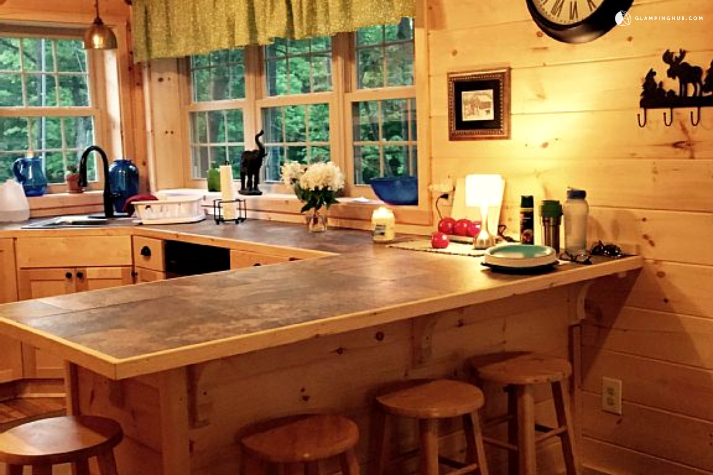 Naples, New York Hopaway Holiday Vacation and Leisure Services